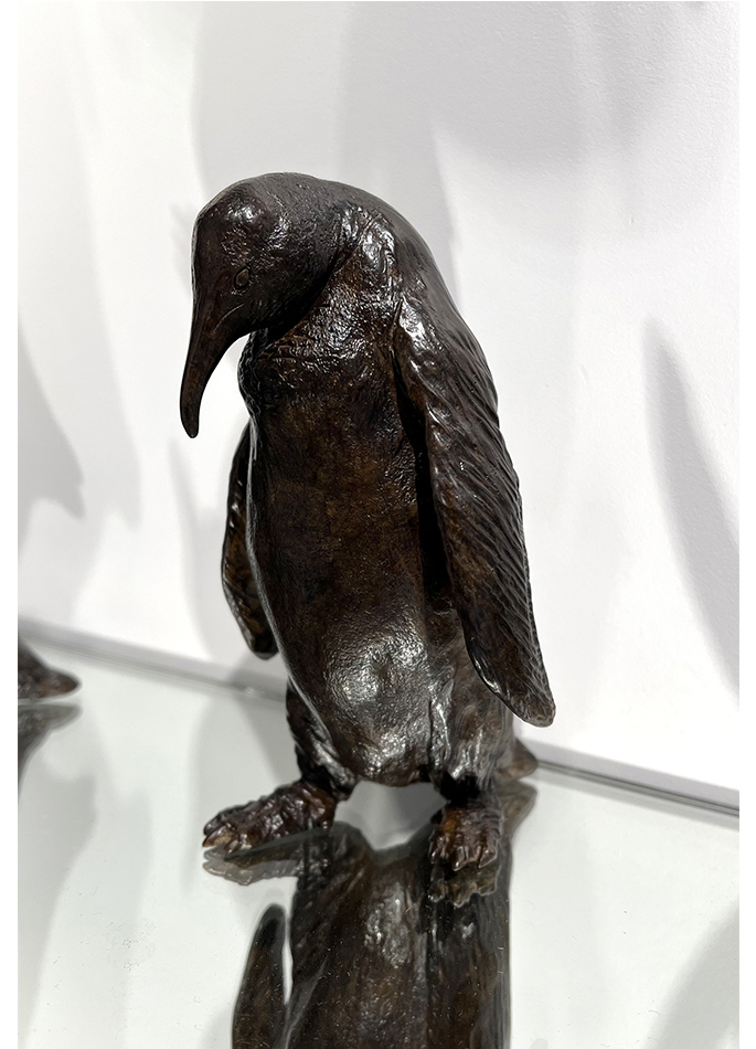 Damien Colcombet bronze sculpture animalier Manchot tête baissée